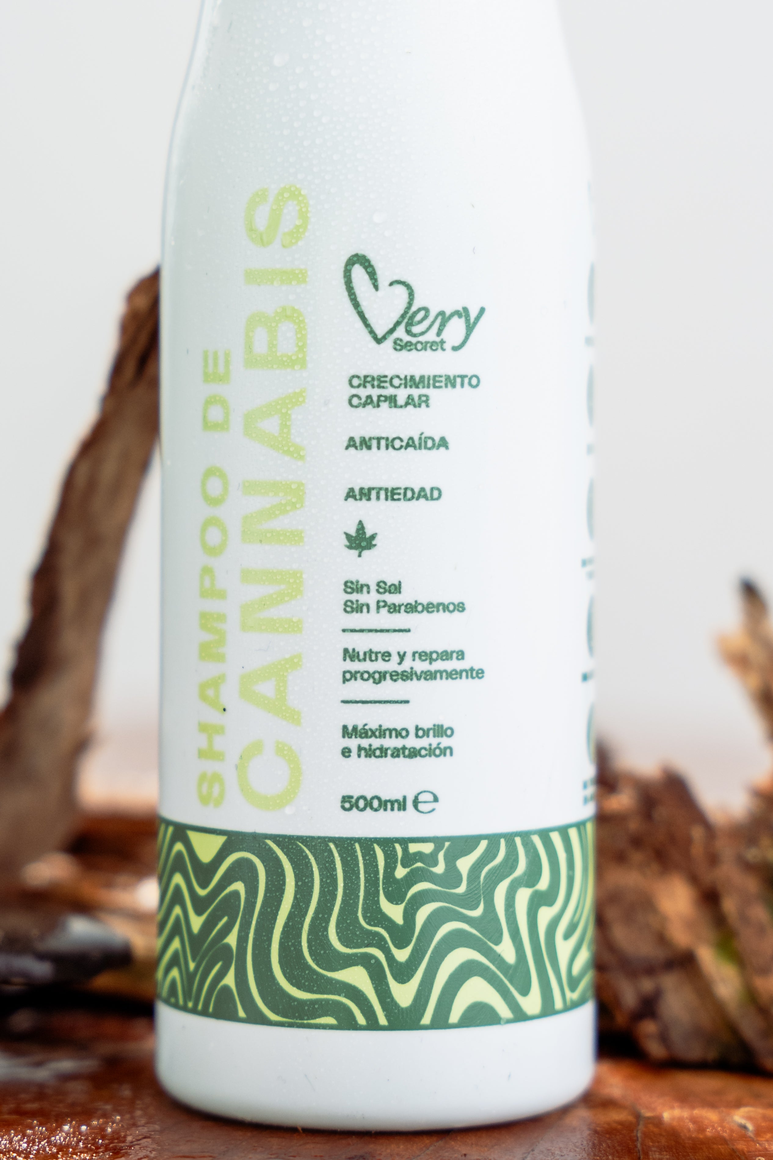 SHAMPOO CANNABIS NUTRE Y REPARA 500 ML